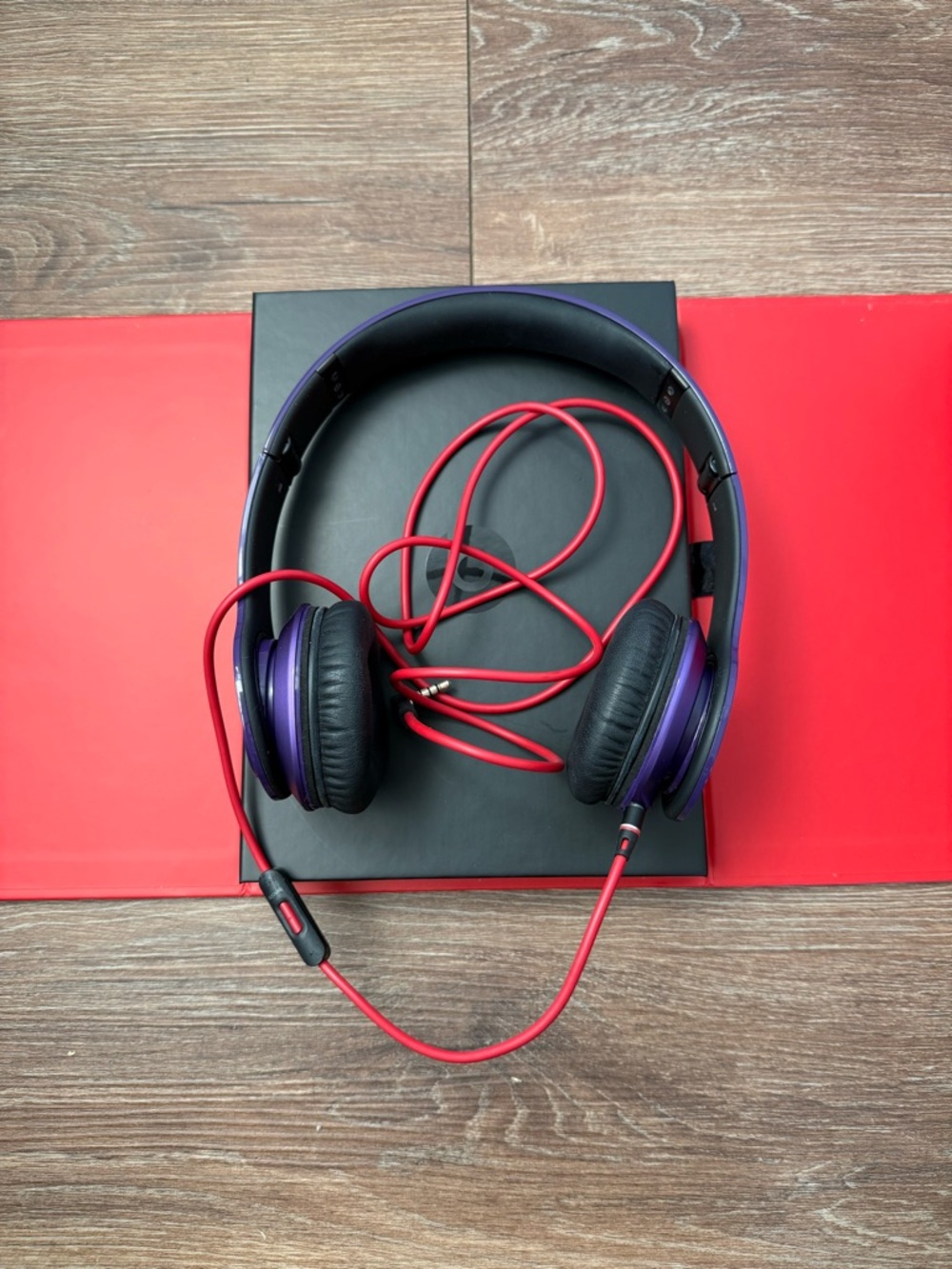 Beats Solo HD Purple Headphones - Beats by Dr. Dre - Picture 12 of 13